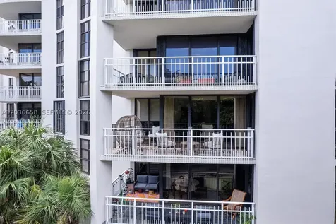 1000 Quayside Terrace Miami FL 33138