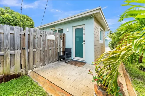 4008 NW 5th Avenue Oakland Park FL 33309