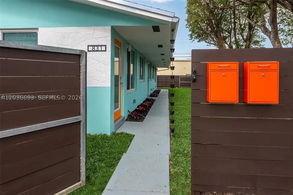 831 NE 40th Street Oakland Park FL 33334