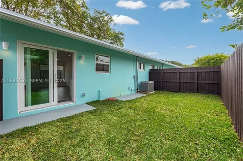 831 NE 40th Street Oakland Park FL 33334