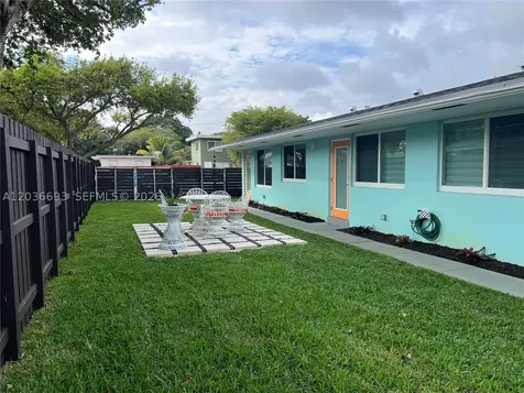 831 NE 40th Street Oakland Park FL 33334