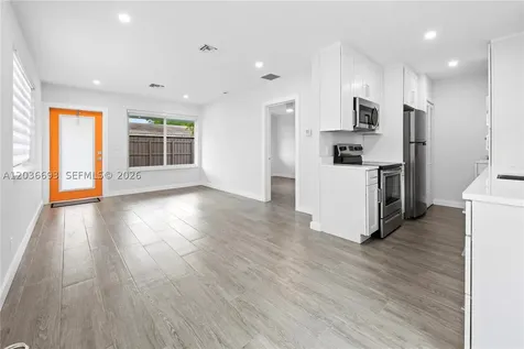 831 NE 40th Street Oakland Park FL 33334