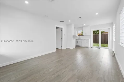 831 NE 40th Street Oakland Park FL 33334
