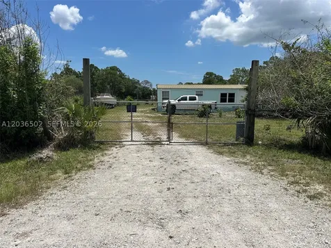135 S Hacienda Clewiston FL 33440