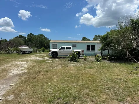 135 S Hacienda Clewiston FL 33440