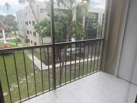 8625 NW 8th Street Miami FL 33126