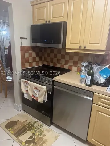 8625 NW 8th Street Miami FL 33126