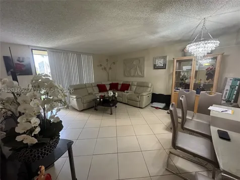 8625 NW 8th Street Miami FL 33126