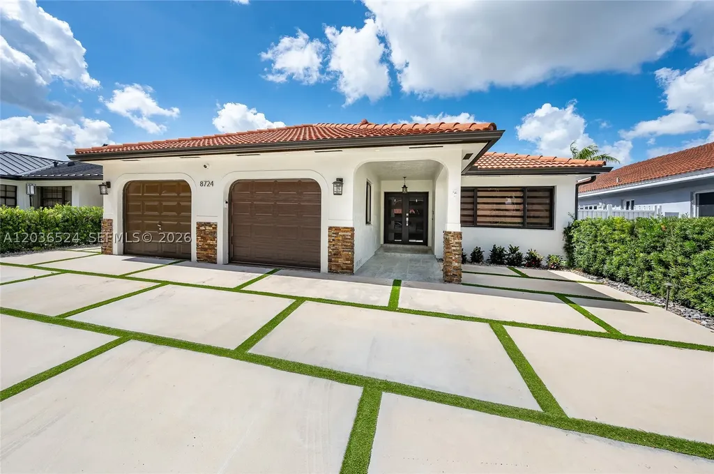 8724 NW 149th Terrace Miami Lakes FL 33018