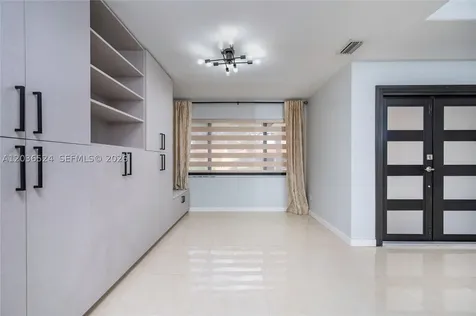 8724 NW 149th Terrace Miami Lakes FL 33018