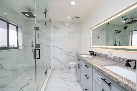 8724 NW 149th Terrace Miami Lakes FL 33018