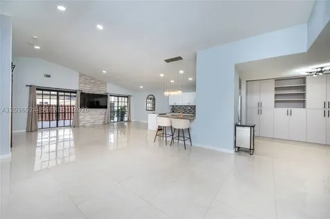 8724 NW 149th Terrace Miami Lakes FL 33018