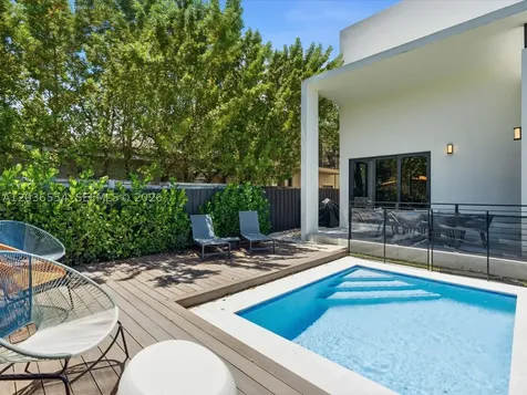 3266 SW 25th Terrace Miami FL 33133