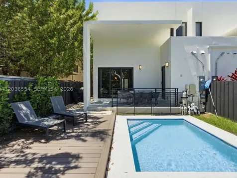 3266 SW 25th Terrace Miami FL 33133