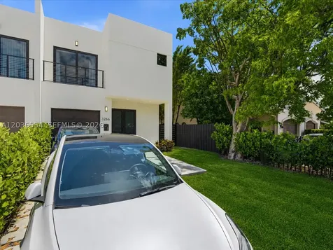 3266 SW 25th Terrace Miami FL 33133