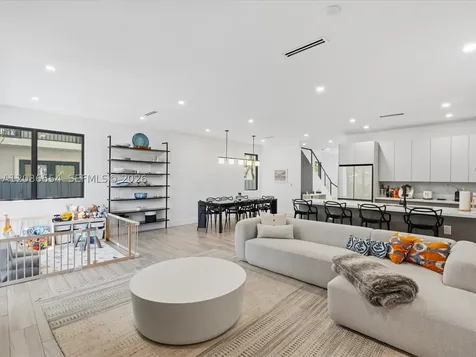 3266 SW 25th Terrace Miami FL 33133