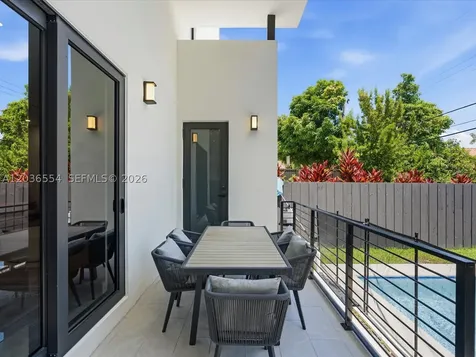 3266 SW 25th Terrace Miami FL 33133