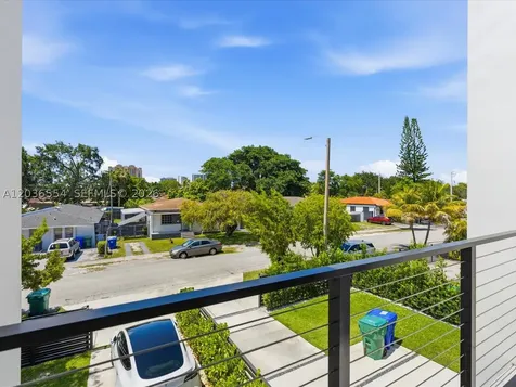 3266 SW 25th Terrace Miami FL 33133