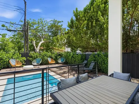 3266 SW 25th Terrace Miami FL 33133