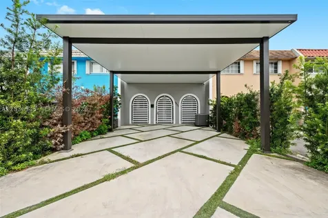 6832 W 2nd Court Hialeah FL 33014