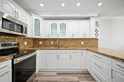 6832 W 2nd Court Hialeah FL 33014