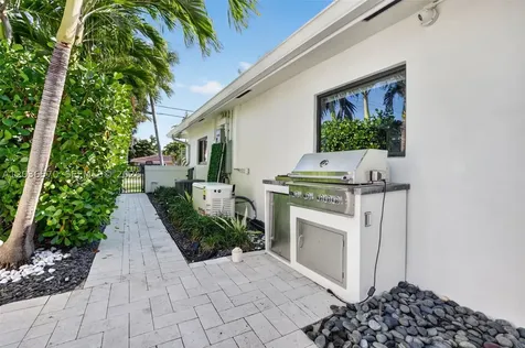 2611 NE 36th Street Lighthouse Point FL 33064