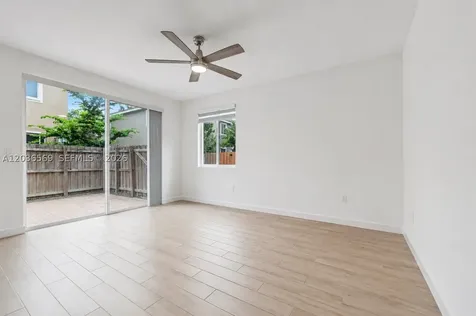 2448 SE 10th Court Homestead FL 33035