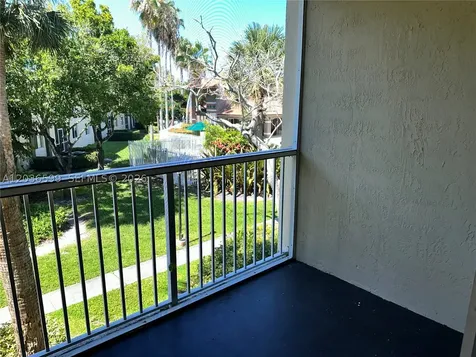 460 S Park Road Hollywood FL 33021