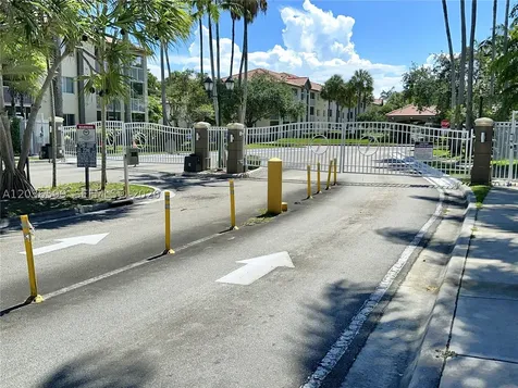 460 S Park Road Hollywood FL 33021