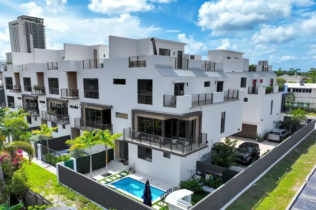 820 NE 2nd Street Fort Lauderdale FL 33301