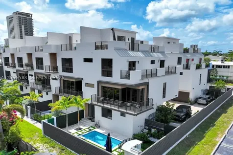 820 NE 2nd Street Fort Lauderdale FL 33301