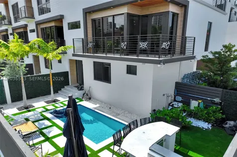 820 NE 2nd Street Fort Lauderdale FL 33301