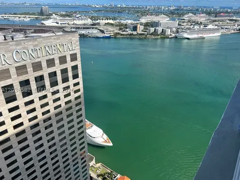 335 Biscayne Bl Miami FL 33131