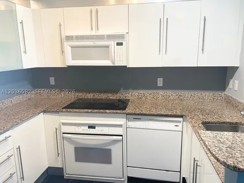 335 Biscayne Bl Miami FL 33131