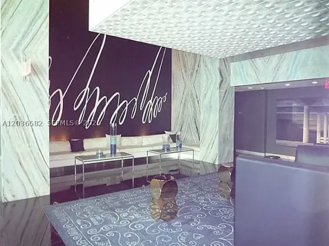 335 Biscayne Bl Miami FL 33131