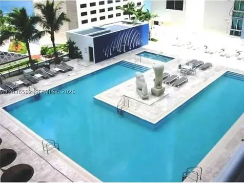335 Biscayne Bl Miami FL 33131