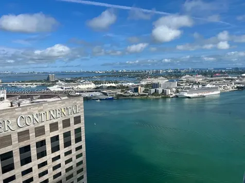 335 Biscayne Bl Miami FL 33131