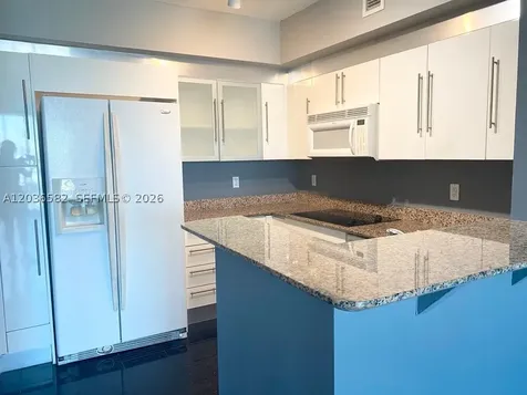 335 Biscayne Bl Miami FL 33131