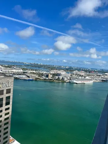 335 Biscayne Bl Miami FL 33131