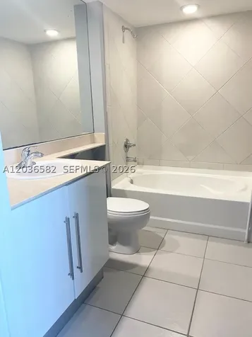 335 Biscayne Bl Miami FL 33131