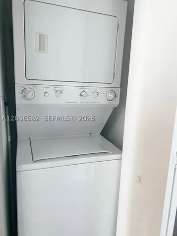 335 Biscayne Bl Miami FL 33131