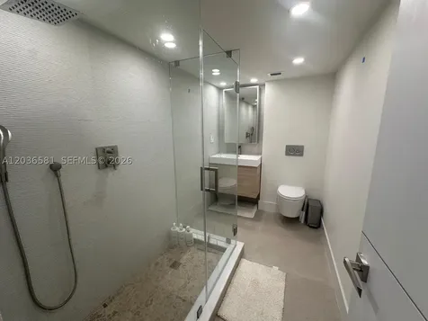 2555 Collins Avenue Miami Beach FL 33140