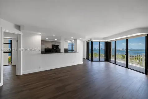1000 Quayside Terrace Miami FL 33138