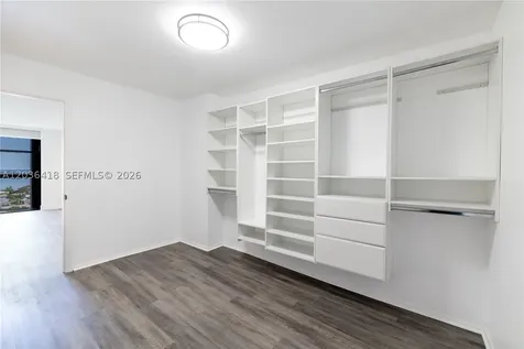 1000 Quayside Terrace Miami FL 33138