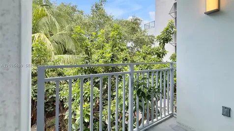1536 NW 15th Avenue Miami FL 33125