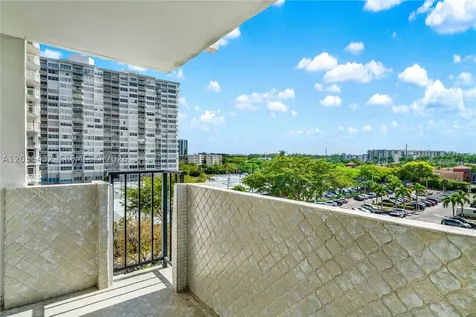2750 NE 183rd Street Aventura FL 33160