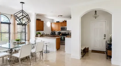 10012 NW 7th Street Miami FL 33172