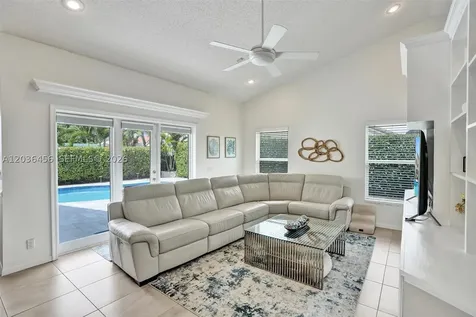 2863 E Abiaca Circle Davie FL 33328