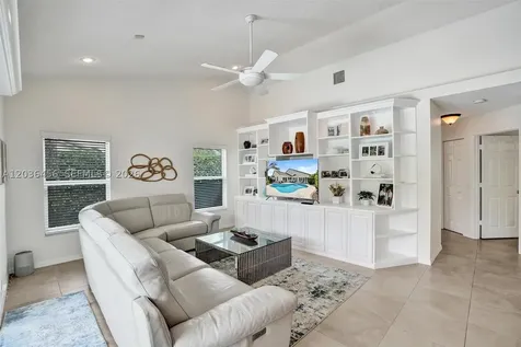 2863 E Abiaca Circle Davie FL 33328