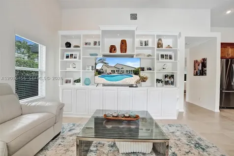 2863 E Abiaca Circle Davie FL 33328